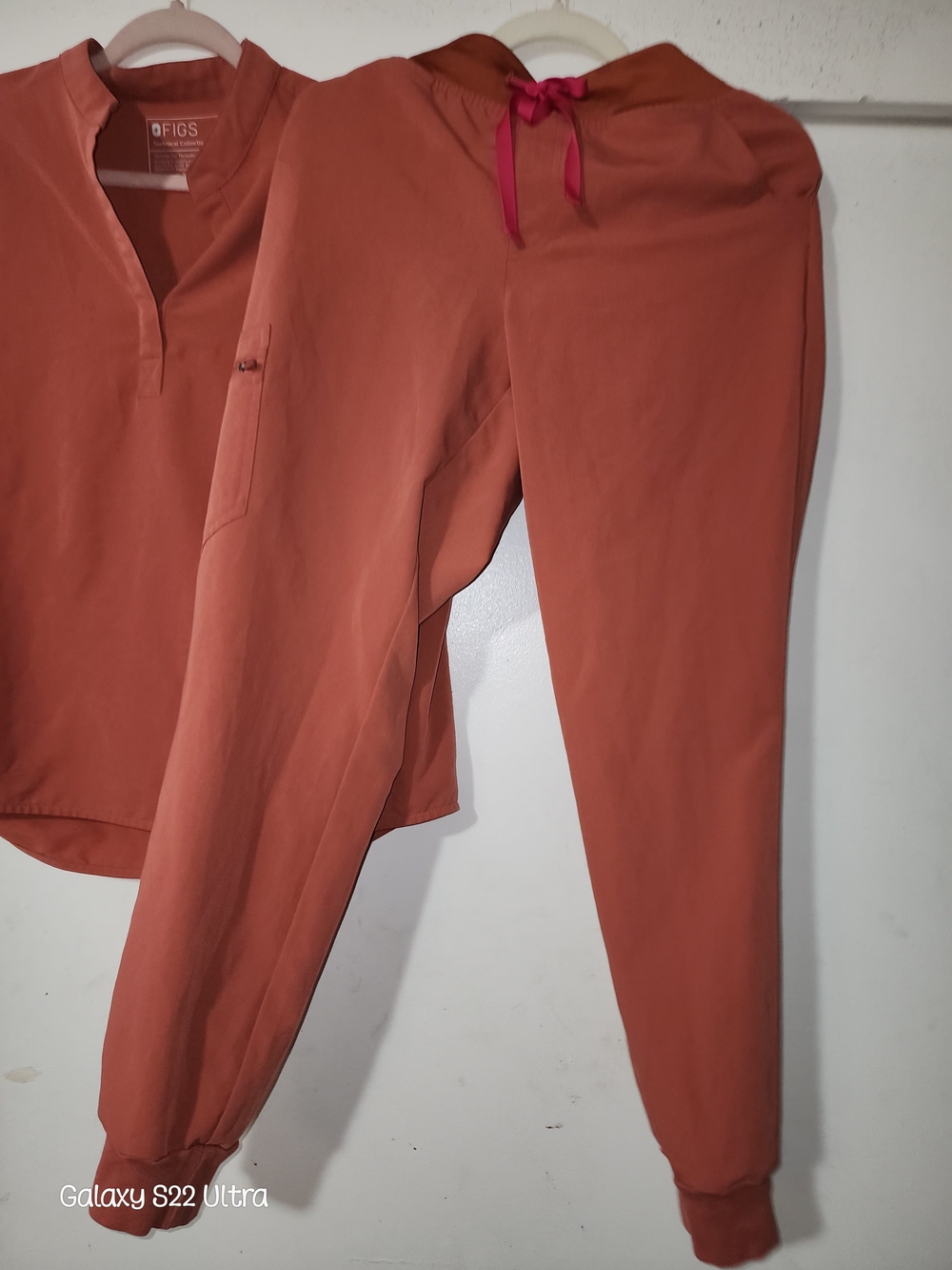Figs Women's Scrub Top And Pants in Rust Orange